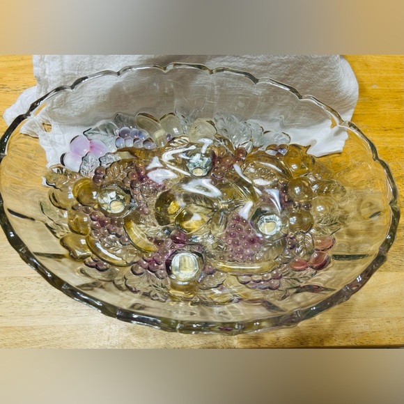 Indiana Glass vintage footed grape harvest fruit bowl. Excellent condition. - Picture 2 of 4